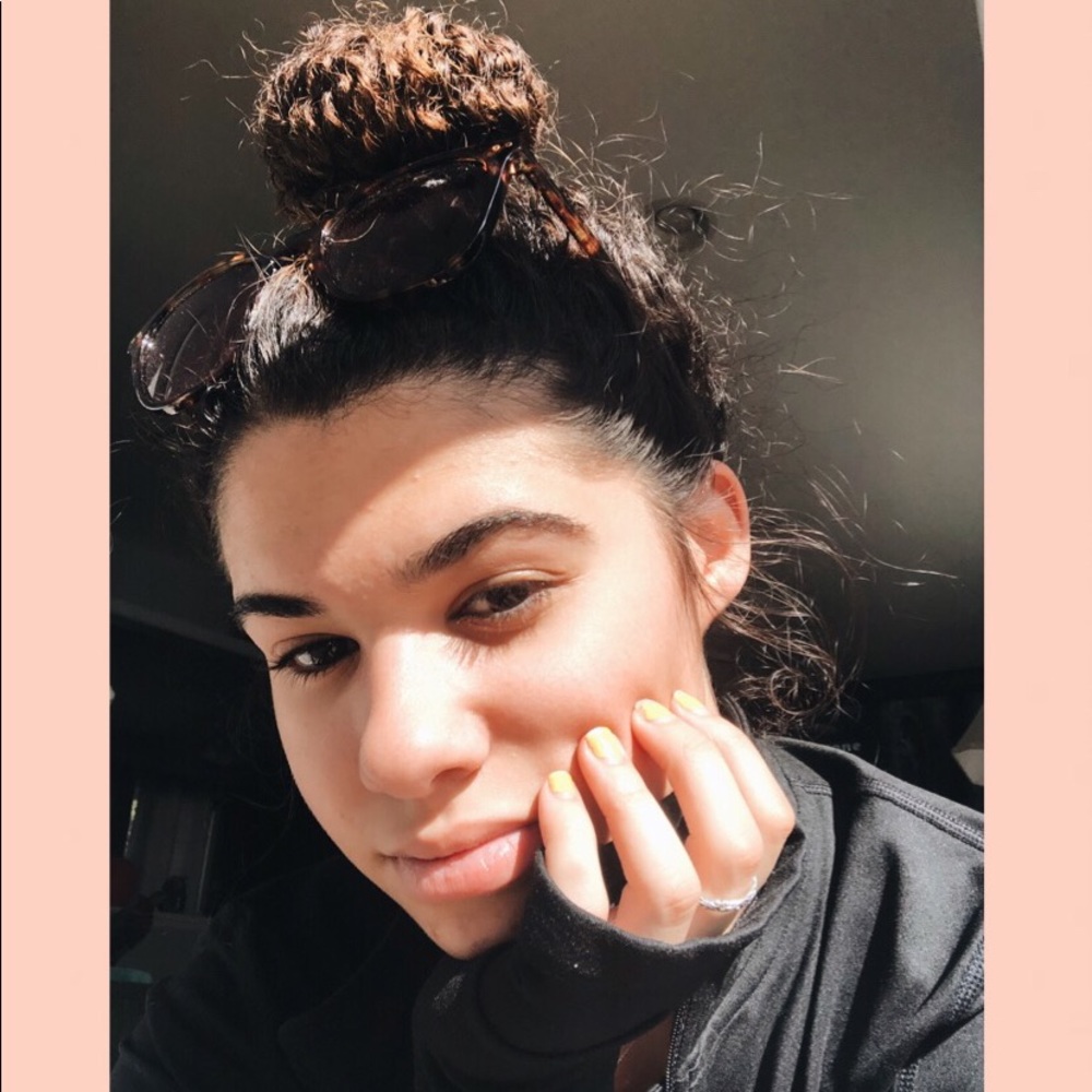 Meet your Posher, Mia